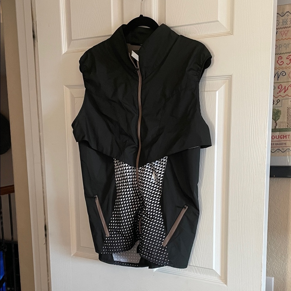 Mission Vapor Active cooling running vest, black and white, size medium